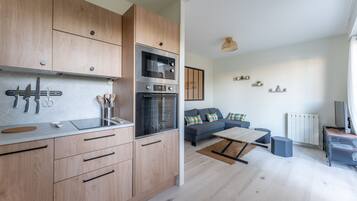 Réfrigérateur, micro-ondes, four, lave-vaisselle