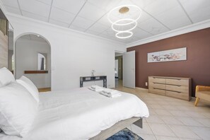 2 habitaciones, tabla de planchar con plancha y wifi gratis 