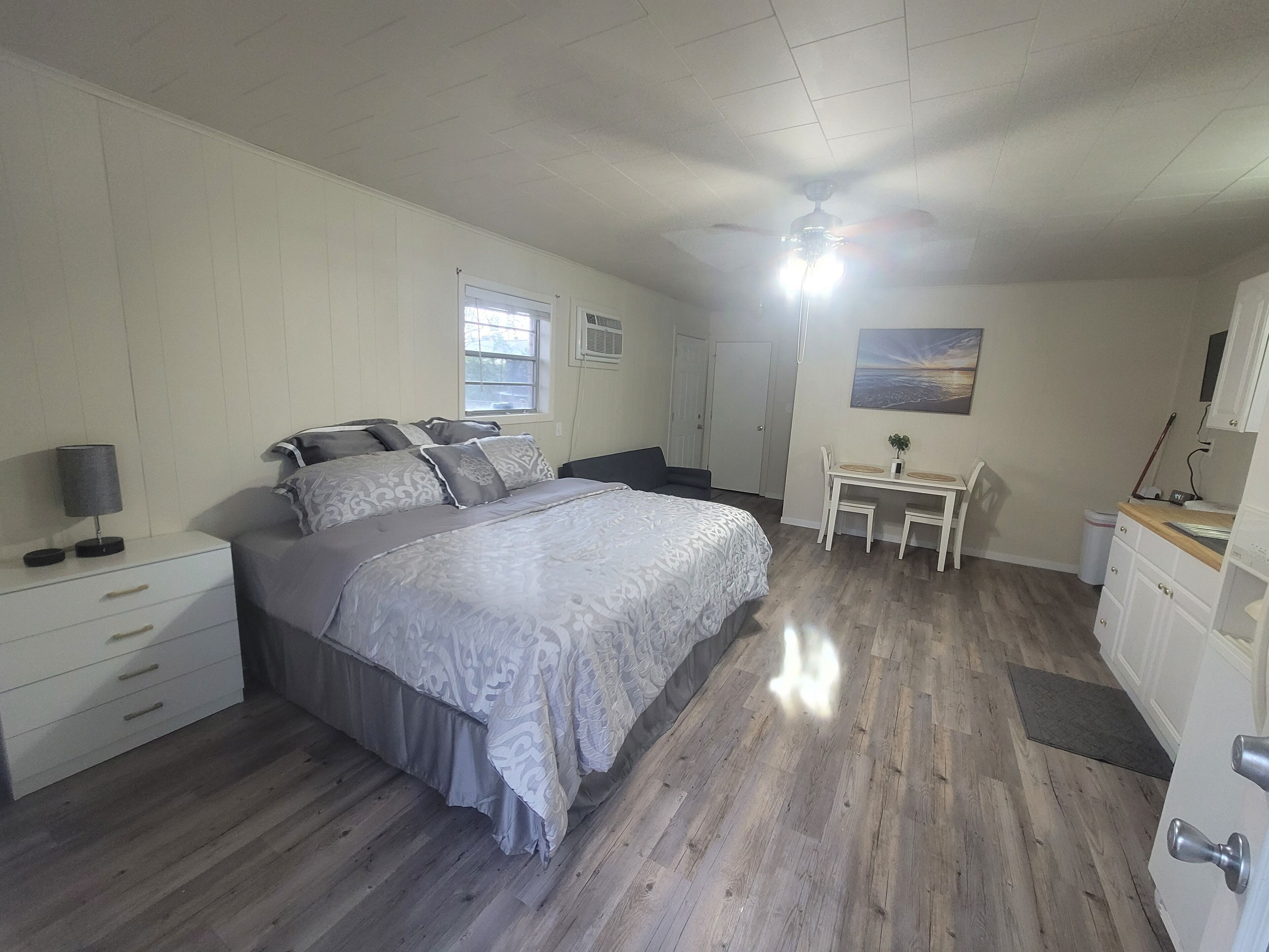 1 bedroom, iron/ironing board, travel cot, free WiFi