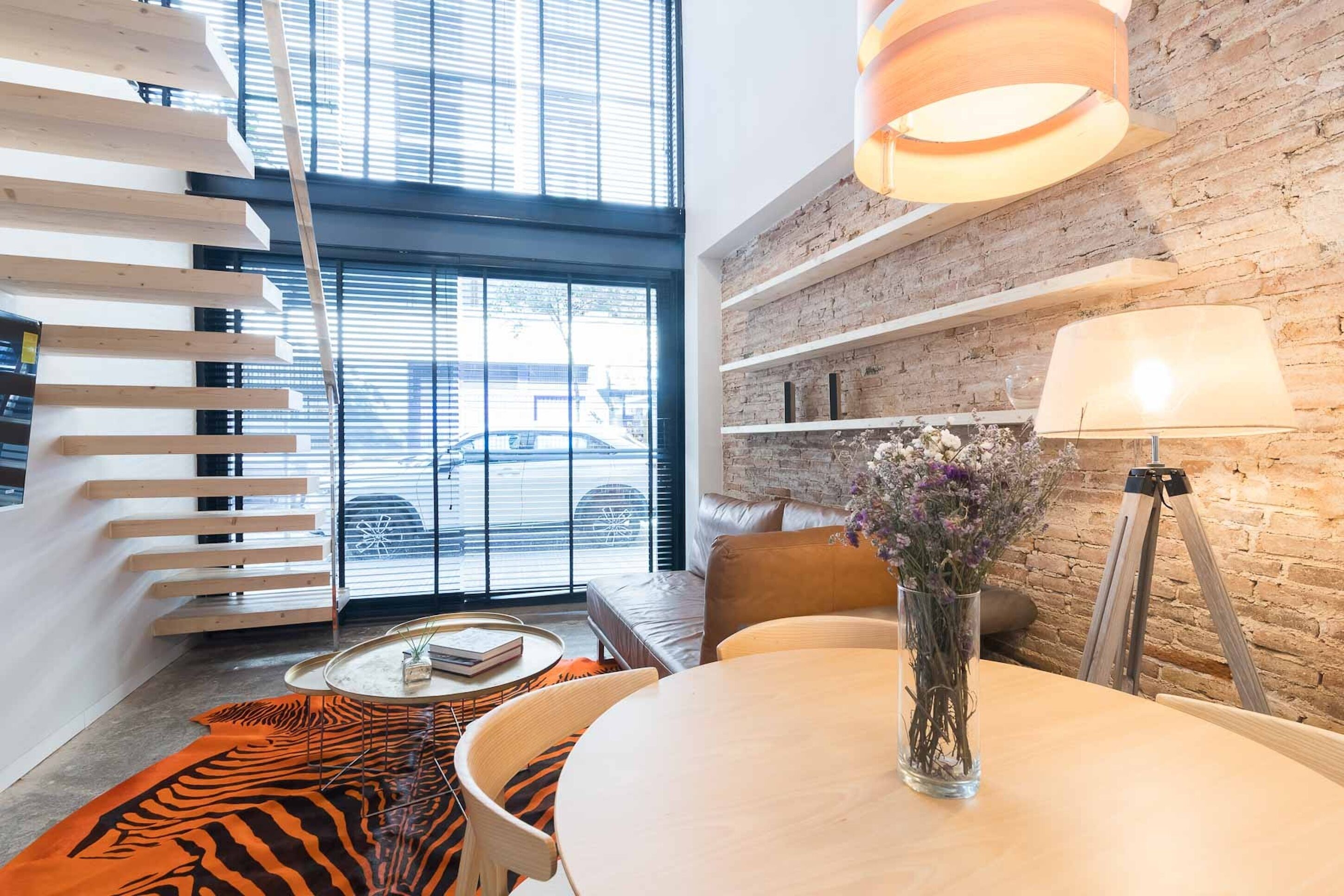 Dúplex City, 1 cama doble, no fumadores, baño privado | Zona de estar | Smart TV de 40 pulgadas con canales por cable