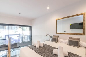 都會複式房屋, 1 張標準雙人床, 非吸煙房, 私人浴室 | 客房內保險箱、熨斗/熨衣板、隨行嬰兒床、免費無線上網