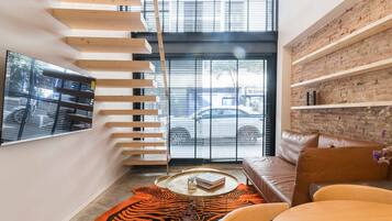 City Duplex, 1 Double Bed, Non Smoking, Private Bathroom | Living area | 40-inch Smart TV with cable channels