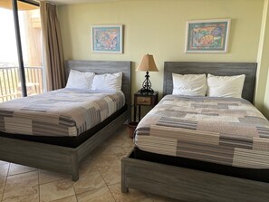 3 sovrum, skrivbord, strykjärn/strykbräda och resesäng