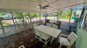 تناول الطعام بالخارج