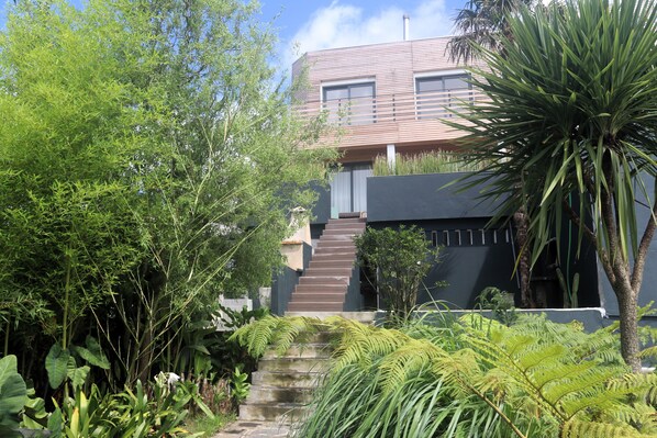 Exterior - Apartamento Acolhedor com Inúmeras Amenidades. Zona Tranquila com Bons Acessos (Fajã de Cima)