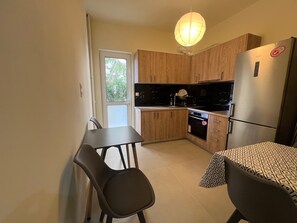 Fridge, oven, stovetop, electric kettle - Cozy Apartment in Treis Gefires (Athens)