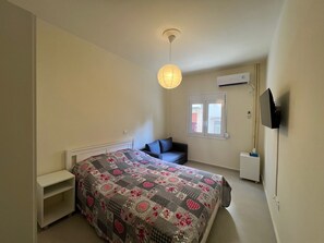 Apartment | 1 bedroom, free WiFi, bed sheets - Cozy Apartment in Treis Gefires (Athens)