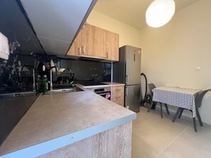 Private kitchen - Cozy Apartment in Treis Gefires (Athens)