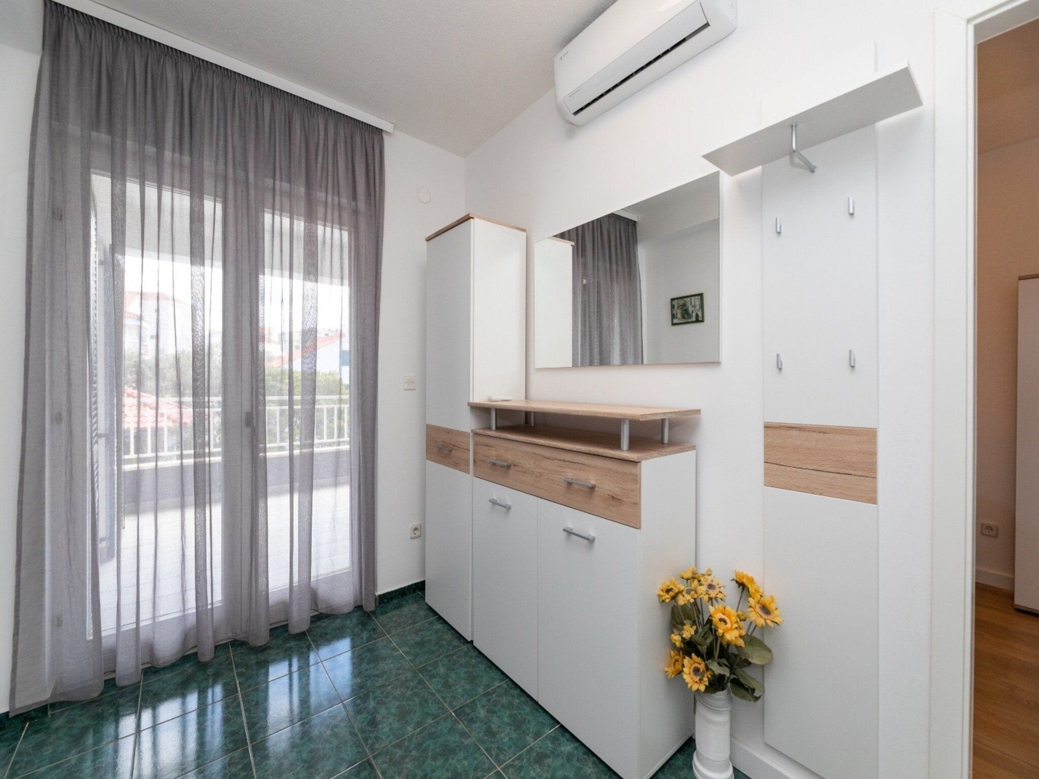 아파트 (Two Bedroom Apartment with Terrace) | 유아용 침대