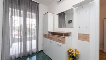 Lägenhet (Two Bedroom Apartment with Terrace) | Barnsängar