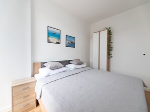 Apartment (Two Bedroom Apartment with Terrace) | Cribs/infant beds - Apartments Sweet Memories - (Supetar)