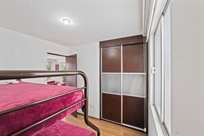 Appartement Confort, vue sur la ville | 2 chambres, rideaux d’obscurcissement, système d’insonorisation