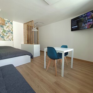 WiFi, bed sheets