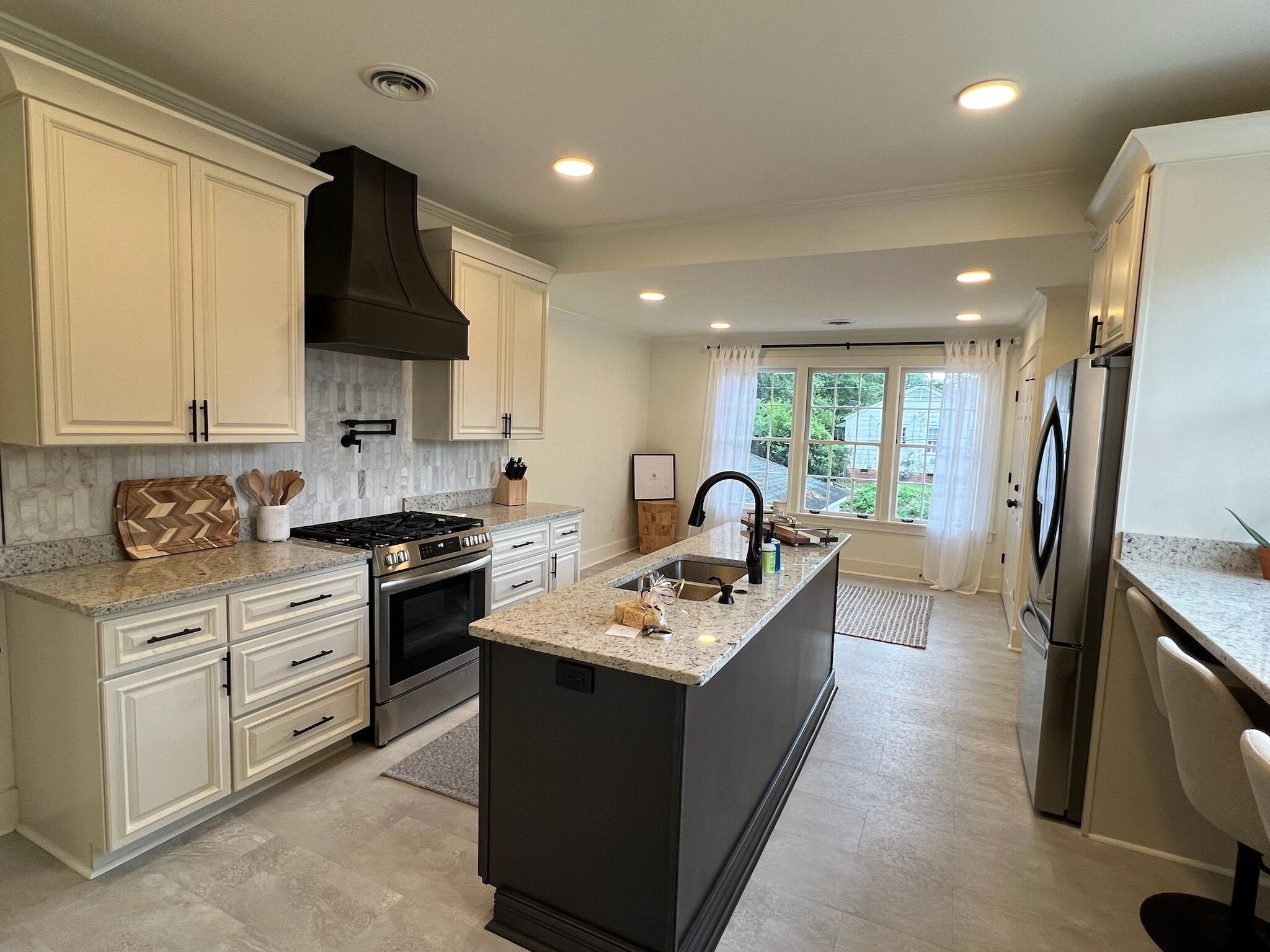 Beautifully renovated in 2024, 3-bedroom house in Starkville with AC, WiFi
