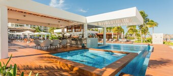 Comfortable 2-Bedroom Condo with AC and Direct Beach Club Entry