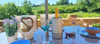 Ideal for small groups - Thorner/ Leeds 3 Bed cottage - with fantastic views 