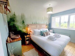 3 habitaciones, tabla de planchar con plancha, wifi y ropa de cama 