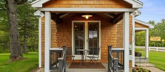 Cozy 4 season waterfront cottage in the white mountains on the bearcamp river!