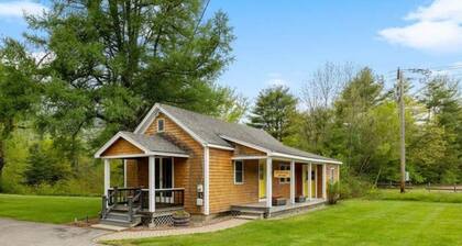 Cozy 4 season waterfront cottage in the white mountains on the bearcamp river!