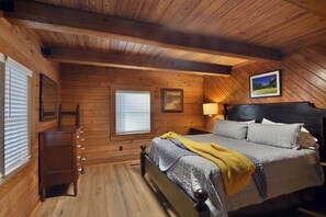 3 chambres, fer et planche à repasser, Wi-Fi, draps fournis