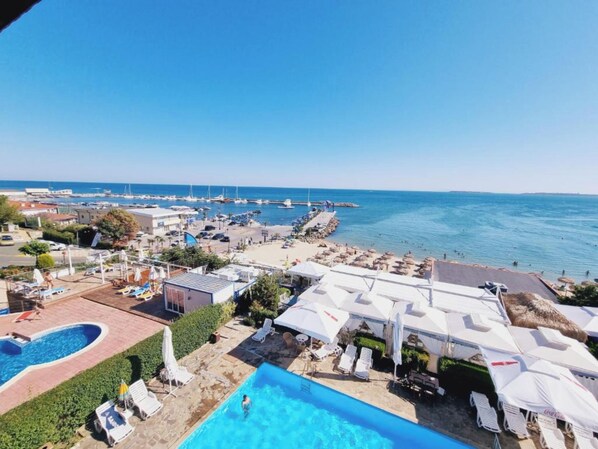 Apartment, 3 Bedrooms | 1 bedroom, desk, free WiFi