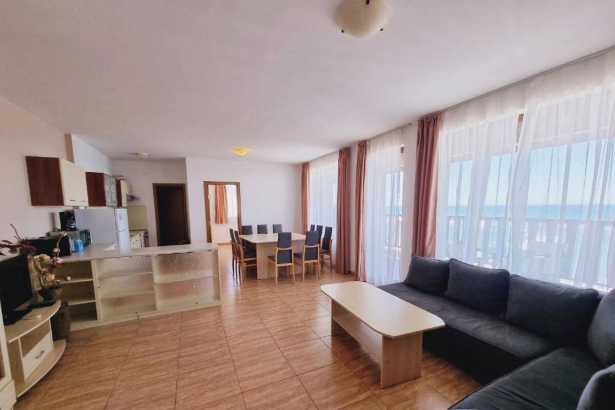 Apartment, 3 Bedrooms | Living room