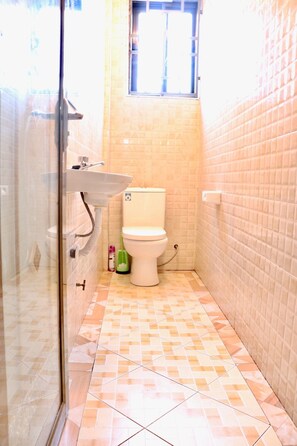 Handtücher, Seife, Toilettenpapier