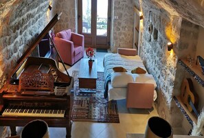 Departamento (One Bedroom Apartment with Terrace an) | Sala de estar | Televisión de pantalla plana de 32 pulgadas con canales digitales 
