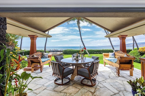 Puako Beach Luxury Oceanfront Home- 3 Guest Suites