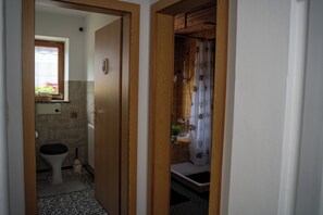 Hair dryer, towels, soap, shampoo - Alpenpanorama-apartment Nahe der Zugspitze mit Gemütlicher Terrasse (Ehrwald)