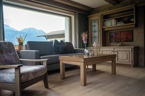 Living area - Alpenpanorama-apartment Nahe der Zugspitze mit Gemütlicher Terrasse (Ehrwald)