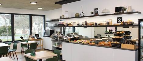 Petit déjeuner buffet (350 CZK par personne)