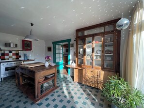 Fridge, microwave, oven, stovetop - House for 18p "la Foresterie" 6 bedrooms, 7 bathrooms (Échandelys)