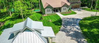 Romantic Retreat | Double Shower | Two Person Claw Foot Tub