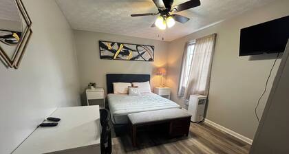 Cozy Historic1-bedroom apartment with full amenities!