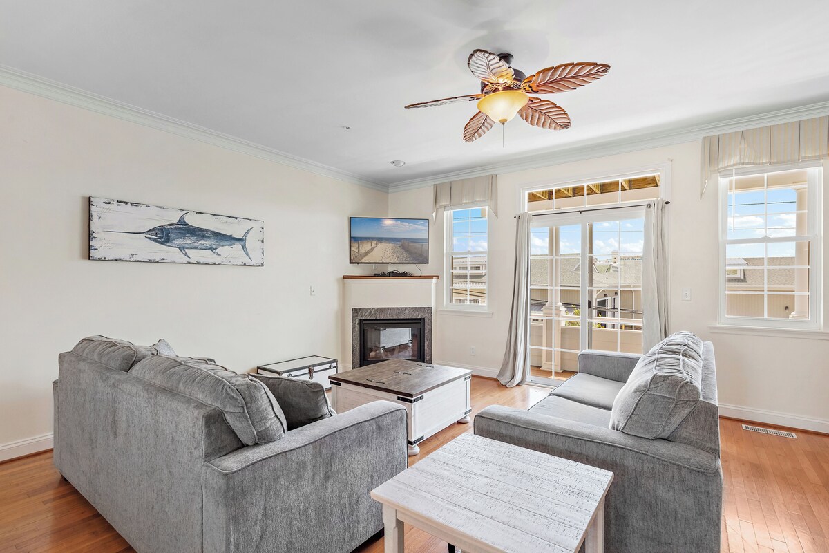 Alexander Mini Mansion in the Heart of Downtown OC