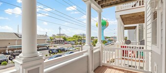 Alexander Mini Mansion in the Heart of Downtown OC