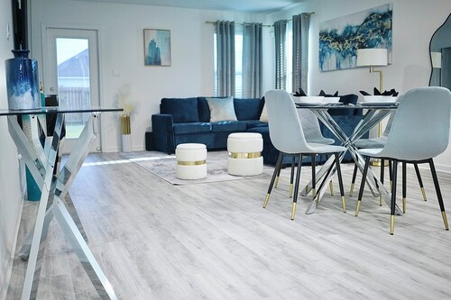 Luxury 4-bedroom house and WiFi near New Orleans 