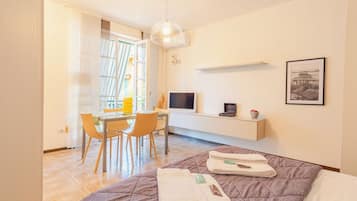 Iron/ironing board, free WiFi, bed sheets