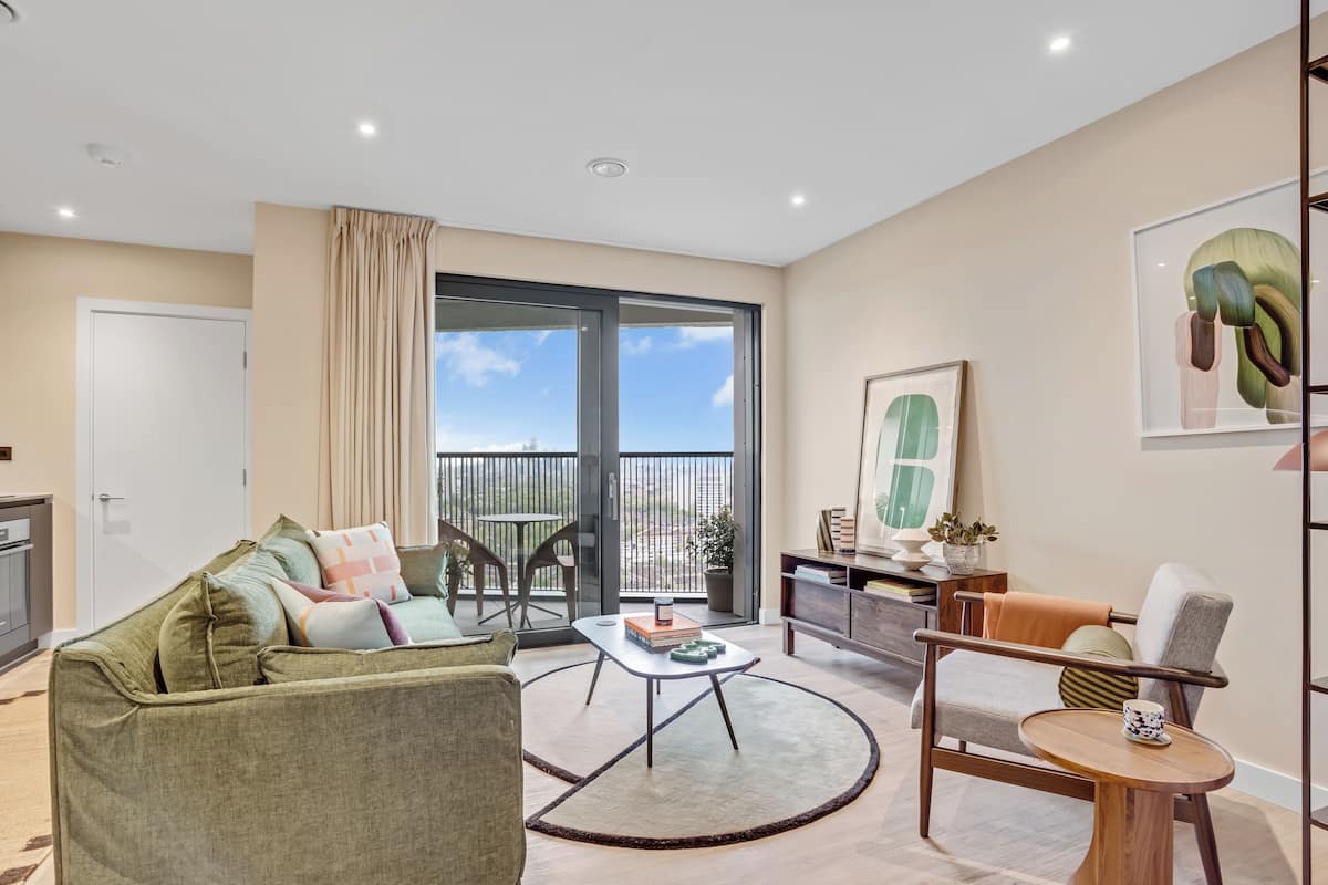 Comfort Apartment, 2 Bedrooms, Balcony, Canal View | Living area