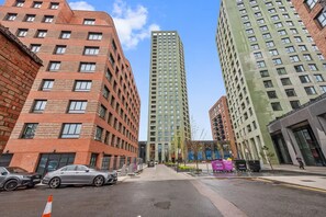 Comfort Apartment, 2 Bedrooms, Balcony, Canal View | Exterior - Riverstone Heights (London)