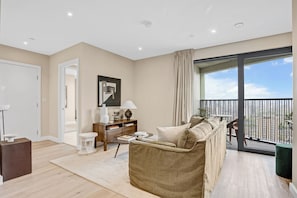 Comfort-lejlighed - 1 soveværelse - balkon - udsigt til kanal | Opholdsområde | Smart-tv