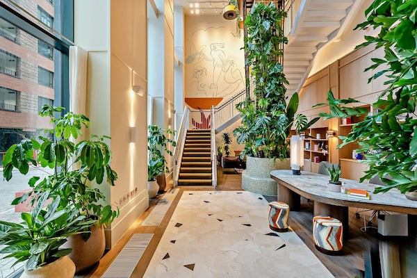 Comfort Apartment, 2 Bedrooms, Balcony, Canal View | Lobby