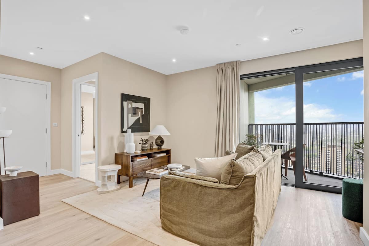 Comfort Apartment, 1 Bedroom, Balcony, Canal View | Living area