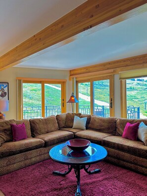 Smart-tv en een open haard