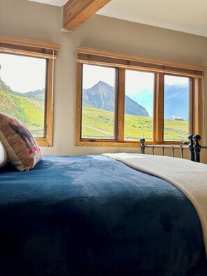 2 slaapkamers, een strijkplank/strijkijzer, gratis wifi, beddengoed