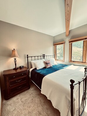 2 bedrooms, iron/ironing board, free WiFi, bed sheets - New! True Ski-in/out + Garage, Elevator, Hot Tub, & Views (Crested Butte)