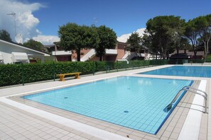Pool - Holiday apartment with air conditioning, balcony and pool (Bibione)