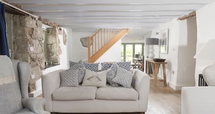 Fairings - a house that sleeps 8 guests in 4 bedrooms