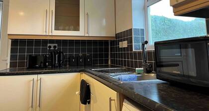 3 Bed House Tunbridge Wells with Parking - Sleeps 7